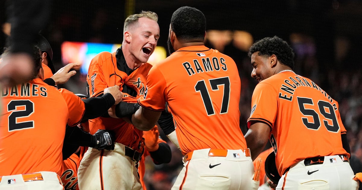 Giants Edge Braves 5-4 in Extra Innings on Wild Pitch