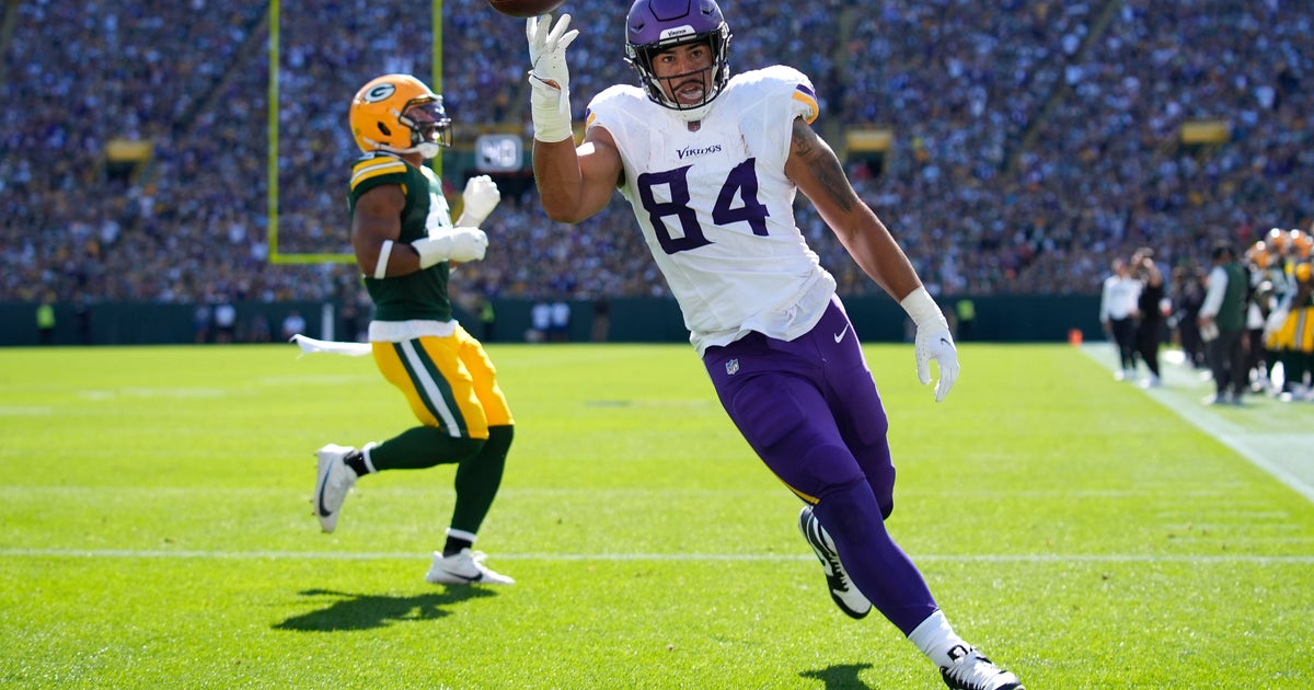 Vikings Secure Tight End Josh Oliver with Contract Extension
