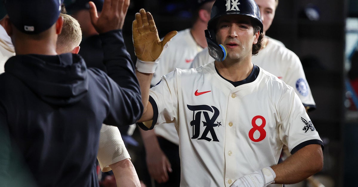 Josh Smith Leads Rangers to Victory Over White Sox