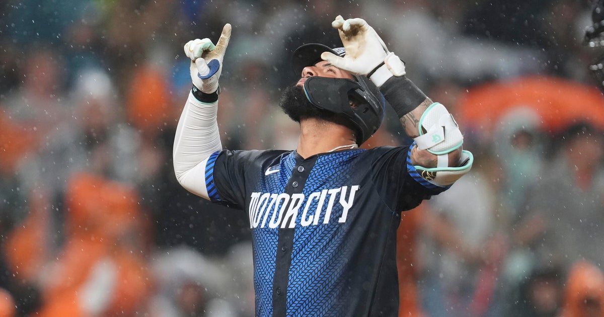 Tigers Triumph Over Reds 11-5 Amid Rainy Conditions
