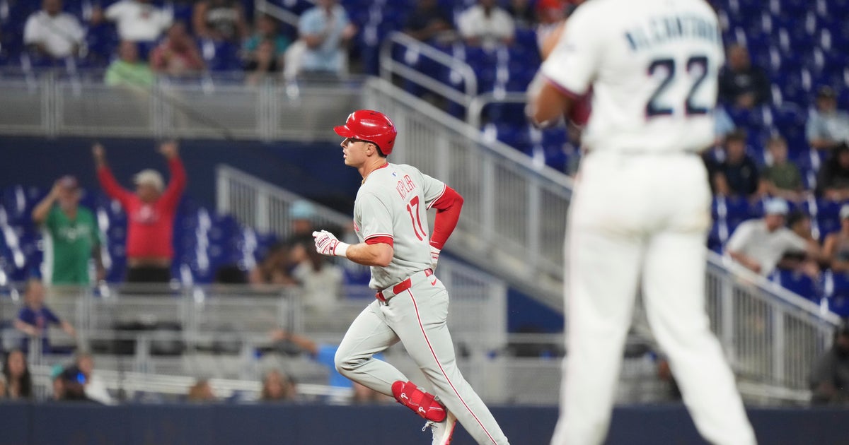 Phillies Defeat Marlins 5-2 in Series Opener