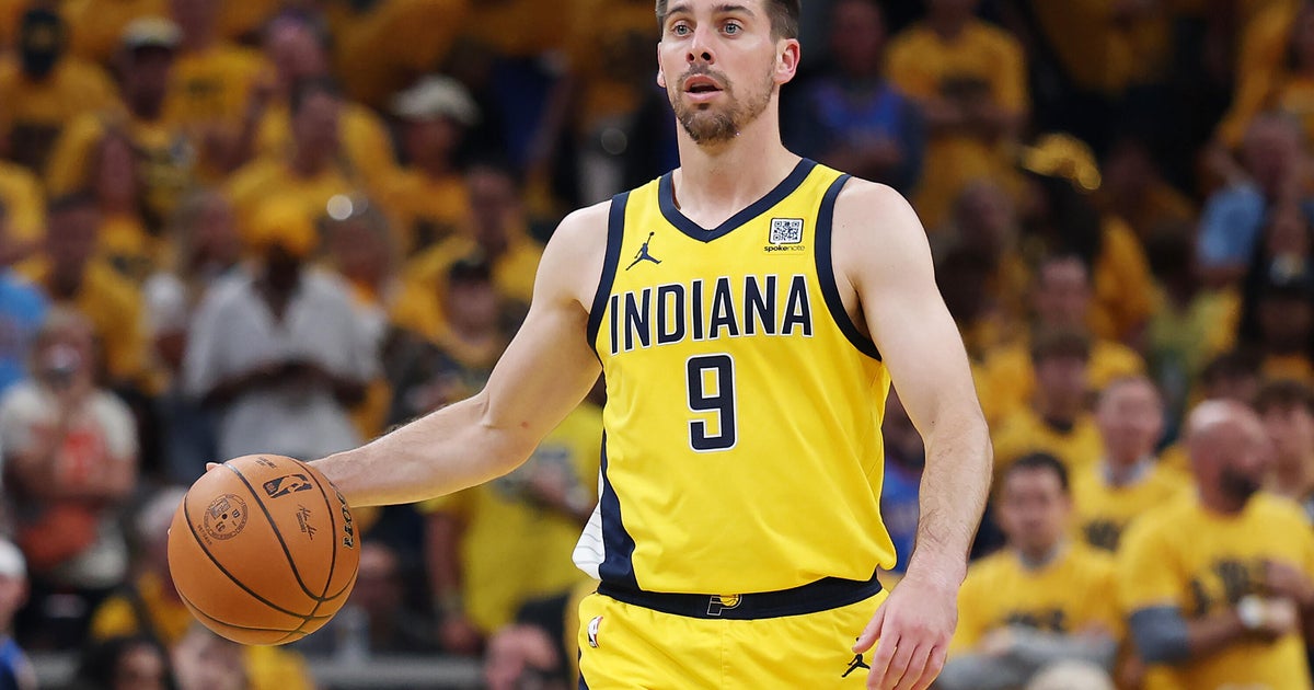 T.J. McConnell's Father Joins Postgame Celebration After Pacers Force Game 7