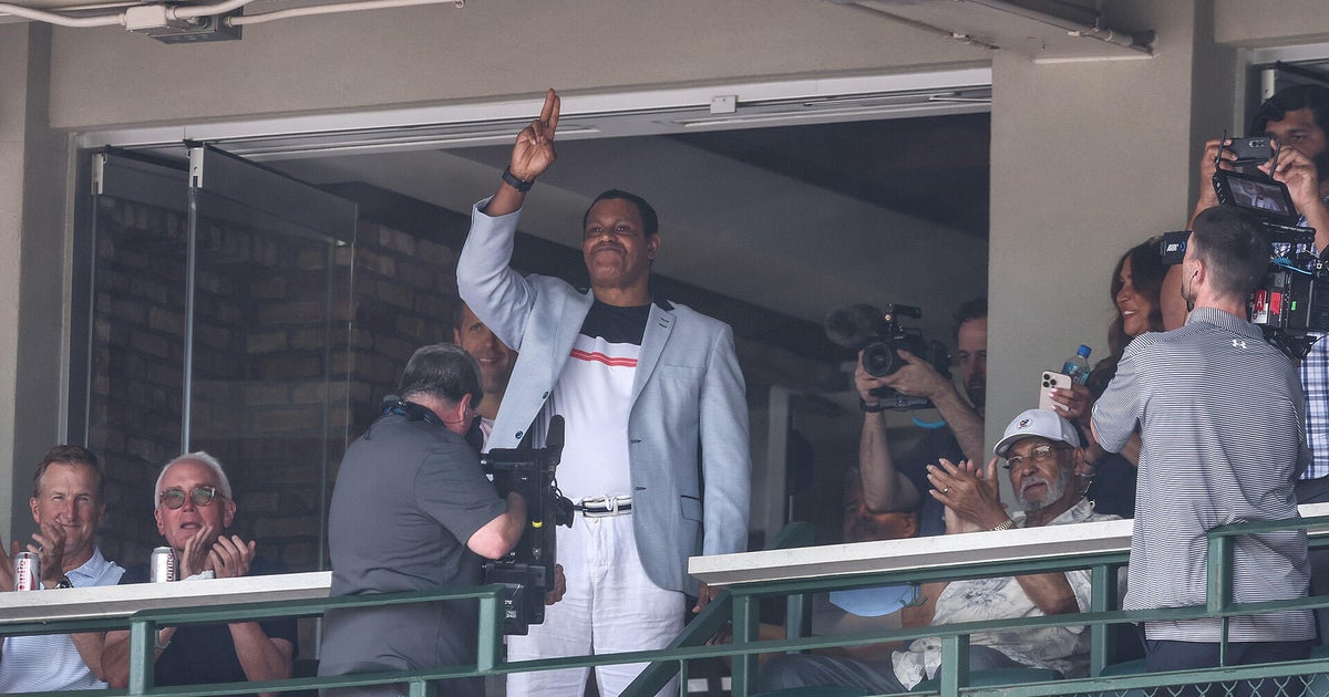 Sammy Sosa Makes Triumphant Return to Wrigley Field
