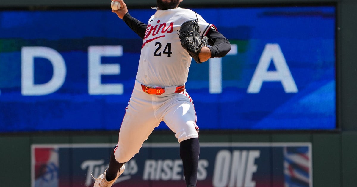 Brewers Dominate Twins 9-0 Behind Quintana's Stellar Performance