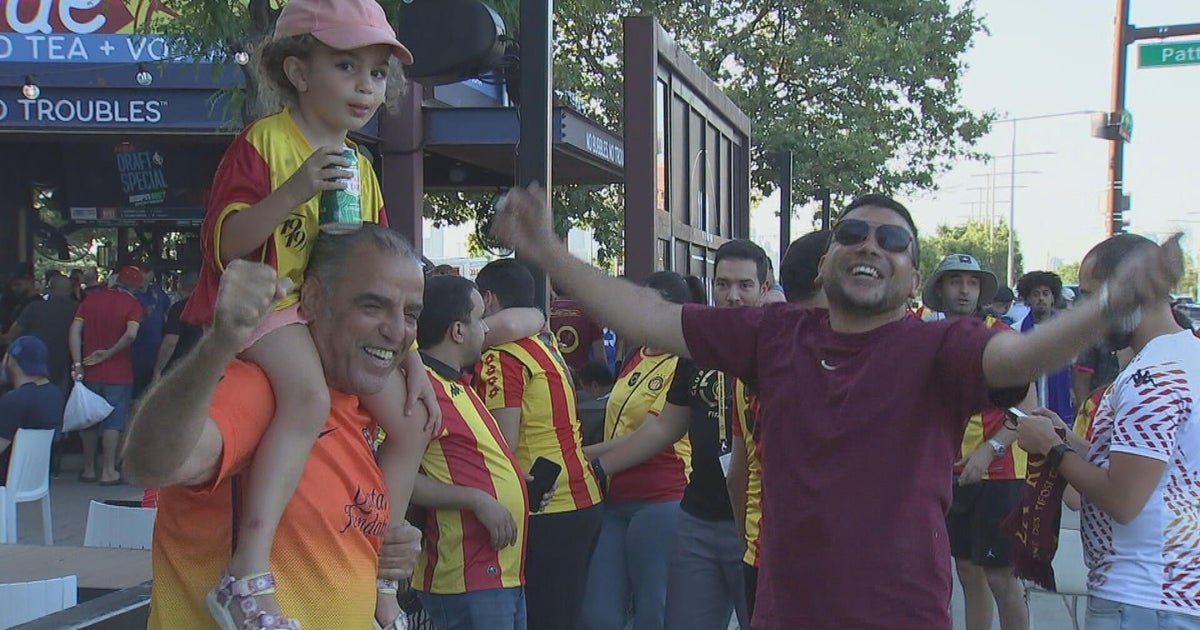 Chelsea and Espérance Fans Brave the Heat for FIFA Club World Cup