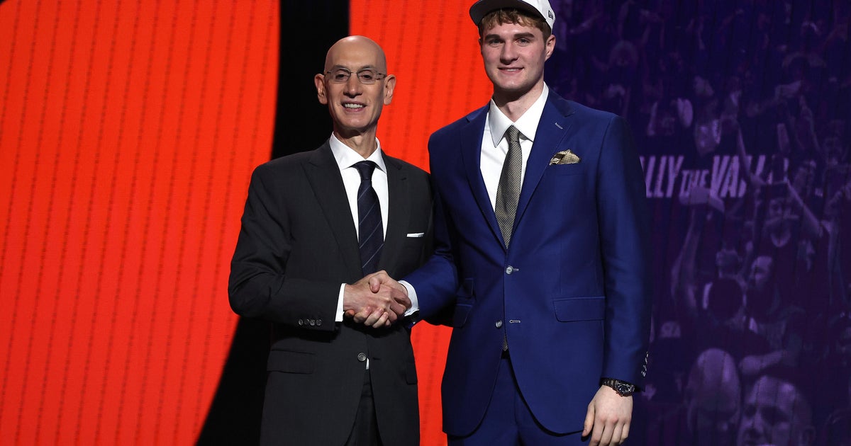 Liam McNeeley Joins Charlotte Hornets, Celebrates Basketball Legacy