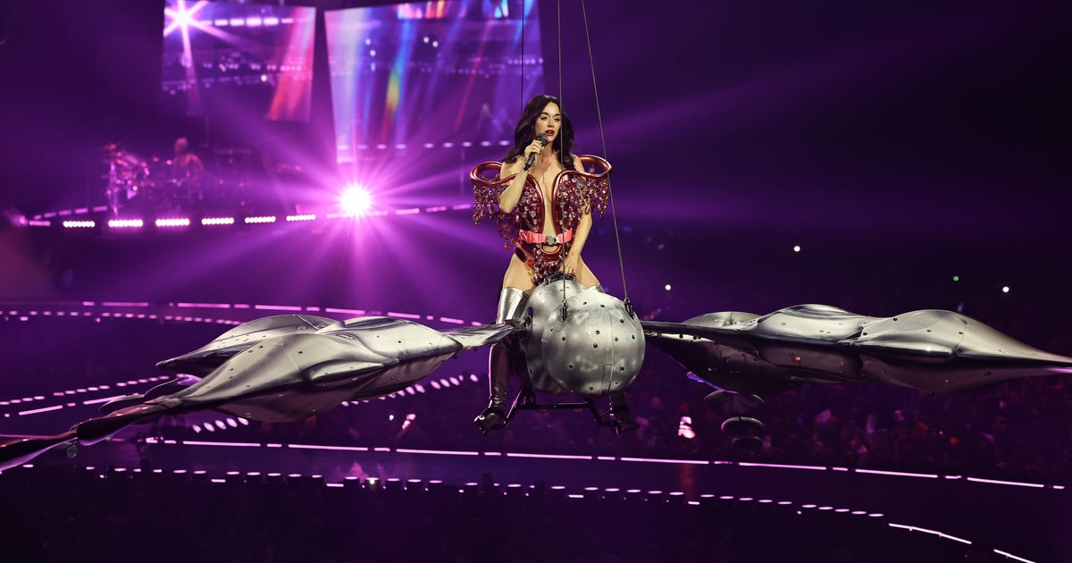 Katy Perry Faces Prop Malfunction During San Francisco Concert