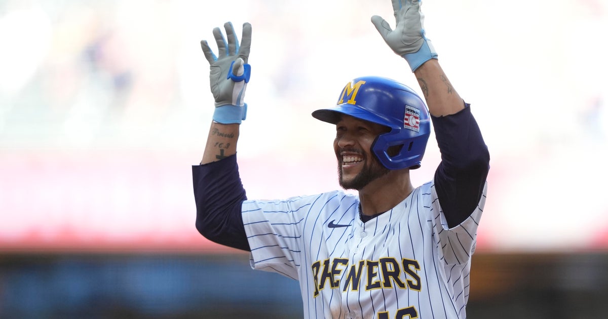 Brewers Rally Late to Edge Marlins 3-2, Avoiding Sweep