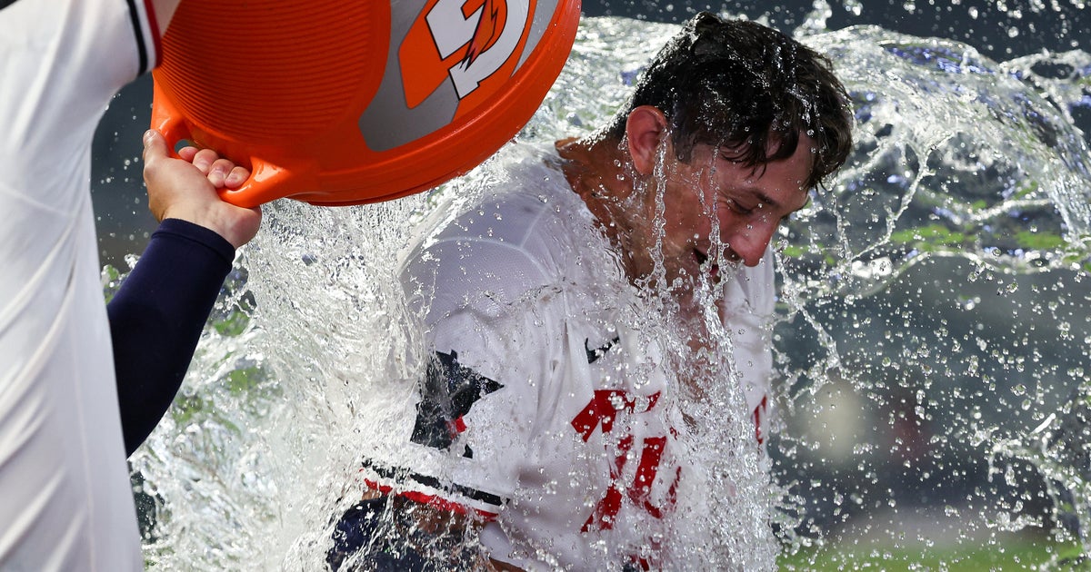 Twins Edge Red Sox 5-4 Following Rain Delay