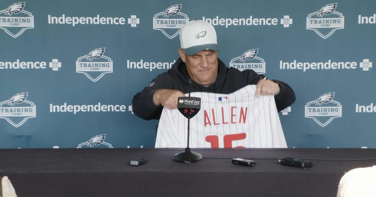 Eagles Coordinator Vic Fangio Celebrates Hall of Famer Dick Allen