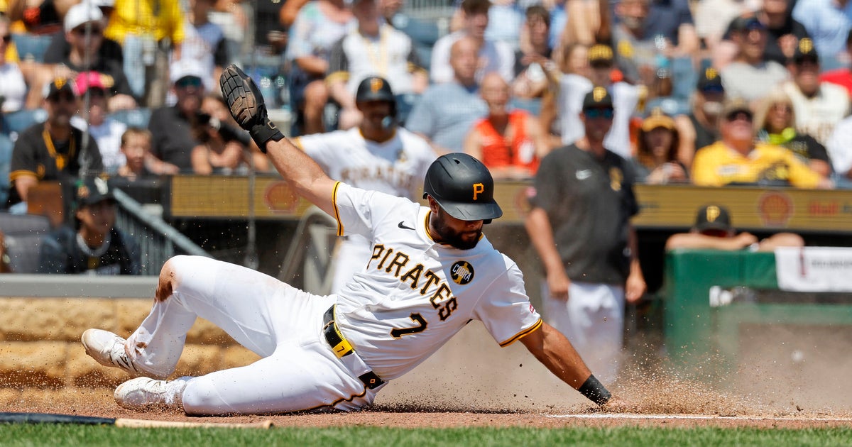 Giants Overcome Pirates with Late Rally, Smith's Key Double
