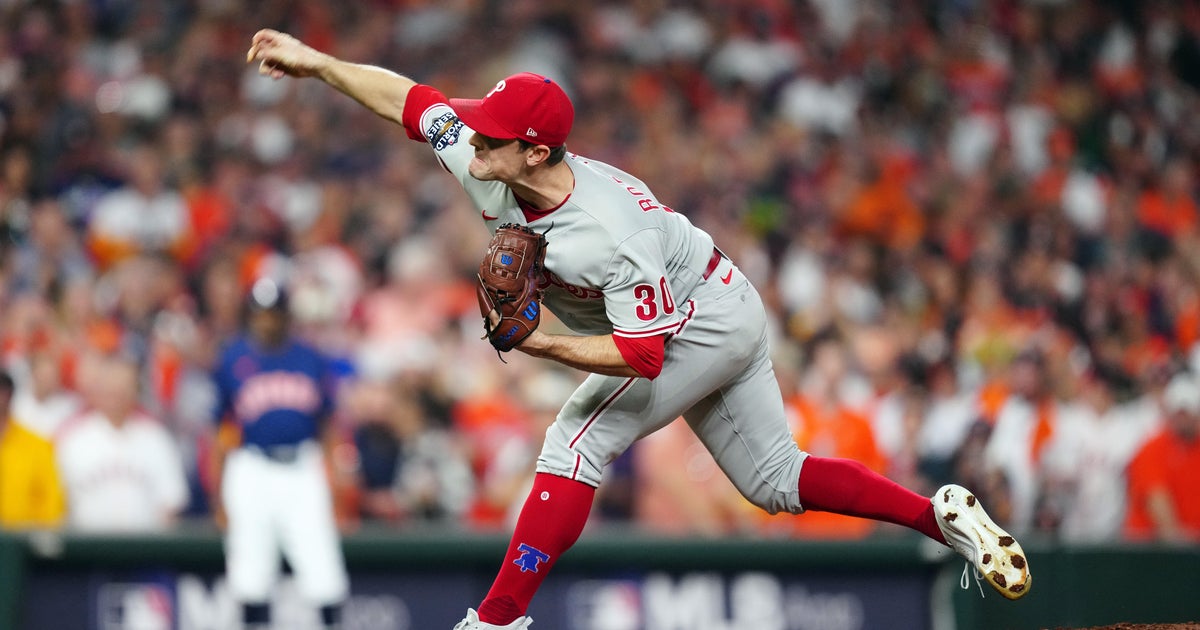 Phillies Bring Back Veteran Reliever David Robertson