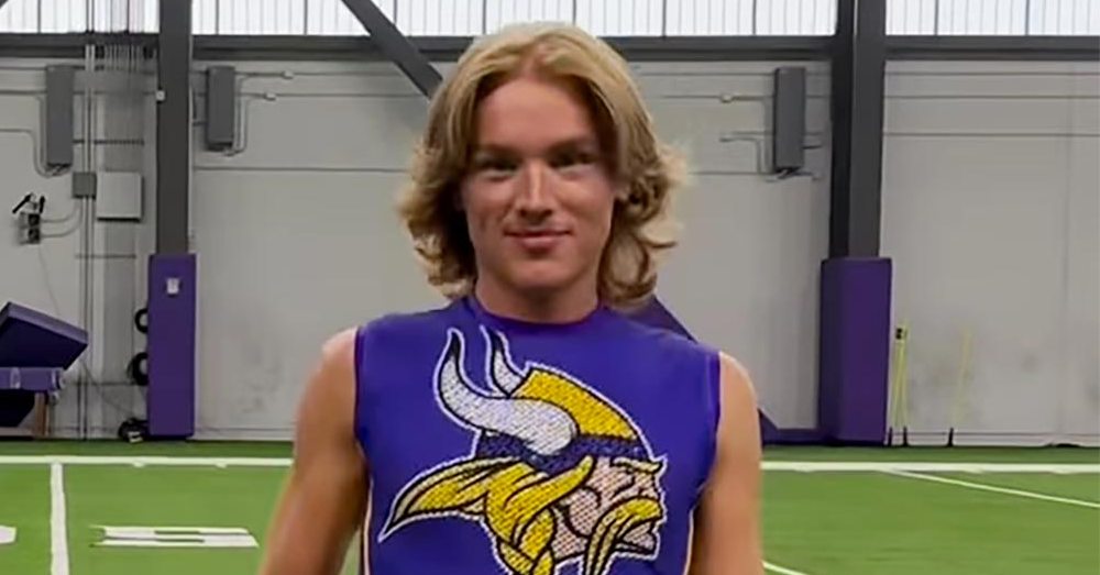Vikings Cheerleader Blaize Shiek Makes NFL Debut Amid Criticism