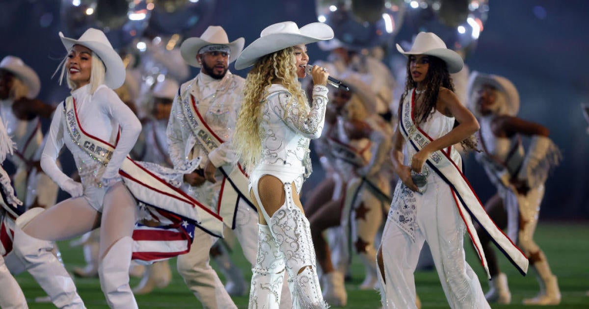 Beyoncé Steals the Show in Spectacular NFL Christmas Halftime Performance